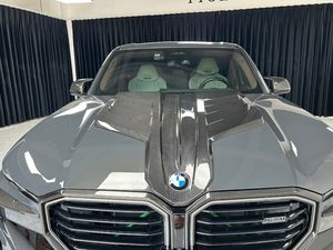 Kit carrosserie de haute qualité pour BMW XM G09 en fibre de carbone sèche style Msy, comprenant pare-chocs avant, capot moteur et couvercle de capot. - Product Image 2