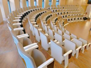 เก้าอี้หอประชุมโรงเรียนดีไซน์ทันสมัย พร้อมกระดานเขียน ผลิตจากโรงงานโดยตรง หุ้มด้วยพลาสติก PP ที่นั่งสำหรับห้องเรียน ห้องบรรยาย ใช้ในโรงละคร เฟอร์นิเจอร์เหล็ก - Product Image 5