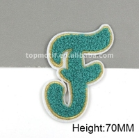 Lettres Chenille Bleu Paon en Style Fantaisie Cursive Avec Patches de Contour Doré Fer sur le Dos Avec de la Colle pour Chapeau Hoodies Sacs