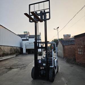 Chariot élévateur GPL TCM 2 tonnes multi-usages, moteur ISUZU japonais, robuste, certifié CE, pour applications exigeantes, outils de levage - Product Image 4