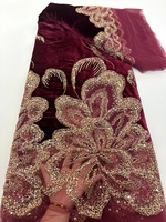 Tissu en dentelle brodée de haute qualité avec des paillettes, des fleurs blanches et des perles pour vêtements féminins