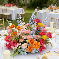 TW018 Centre de table personnalisé pour allée, arrangement de centre de table orange et rose vif, guirlande de plantes et verdure, fleurs sauvages