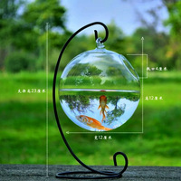 Vase en verre de forme ronde avec cadre en métal