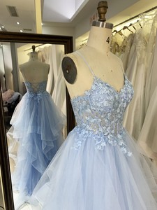 Robe de soirée sans manches bleu ciel à volants et col en V en dentelle moelleuse, style <span class=keywords><strong>princesse</strong></span> féerique, haute qualité, vente en gros 2026 - Product Image 3