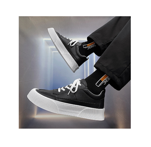 Xiao <span class=keywords><strong>Bai</strong></span> chaussures décontractées à <span class=keywords><strong>la</strong></span> mode pour hommes couleur unie à semelle épaisse baskets respirantes Style coréen polyvalent pour le printemps et l'automne - Product Image 1