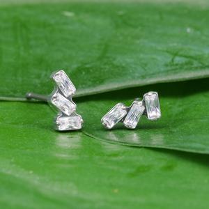 패션 쥬얼리 Astm F136 티타늄 3 사다리꼴 <span class=keywords><strong>CZ</strong></span> G23 티타늄 스터드 귀걸이 - Product Image 2