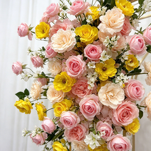 Arche de mariage en fleurs artificielles en soie, roses roses et jaunes mélangées, décorations faites à la main, toile de fond romantique et rêveuse - Product Image 4