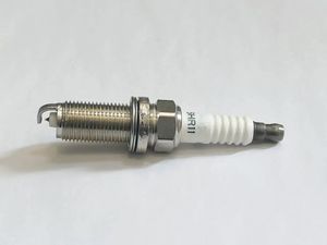 KM Premium Auto Parts - Nueva Bujía de Iridio y Platino 90919-01233 <span class=keywords><strong>SK16HR11</strong></span> Compatible con LAND CRUISER RUSH HILUX CORONA HARRIER - Product Image 3