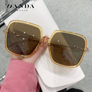 Gafas de Sol Polarizadas para Mujer Danda, Montura TR90, Protección UV400, Diseño Cuadrado, Gafas de Sol Modernas - Product Image 3