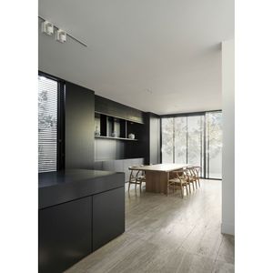 Villa moderna con estructura de acero ligero, fachada de vidrio y paredes de hormigón para uso residencial - Product Image 5