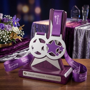 Elegante Medalla de Níquel Mate con Estrella Hueca y Esmalte Suave, Recuerdo Corporativo para Donantes Filantrópicos, Superventas - Product Image 4