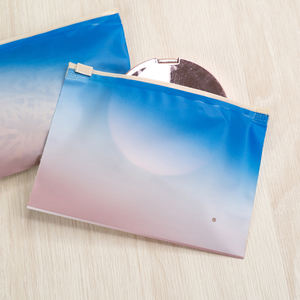 ถุงใส่เสื้อผ้าแบบไล่สีตามสั่ง ถุงพลาสติกใส่เครื่องสำอาง ถุงซิปล็อคสำหรับเสื้อผ้า ถุงซิปแบบฝ้าสำหรับธุรกิจขนาดเล็ก - Product Image 6