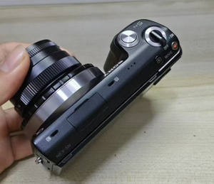 กล้องดิจิตอลมือสอง 16MP APS-C รุ่น NEX-5N พร้อมเลนส์ 35 มม. F1.6 ความเร็ว 10.0fps เลนส์เปลี่ยนได้ ชุดกล้องครบชุด - Product Image 4