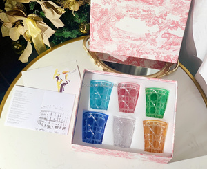 Copas de Vino de Cristal con Patrón Geométrico Marca D, Diseño Art Deco Ecológico, Juego de Regalo de Dos Piezas - Product Image 1