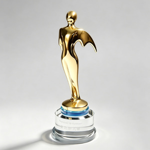 Trofeo de Resina con Placa de Oro Personalizada para Regalos - Product Image 2