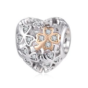Charme en forme de cœur avec trèfle à quatre feuilles en or rose et pierres de zircon, cadeau romantique pour homme et femme - Product Image 1