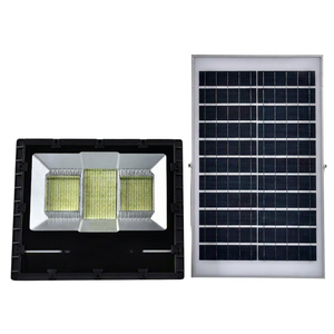 ไฟส่องสว่างพลังงานแสงอาทิตย์ 400W LED IP66 สำหรับสวนภายนอกอาคาร แผงไฟ 6000K แสงเดย์ไลท์ พร้อมรีโมทคอนโทรล ได้รับการรับรองมาตรฐาน CE มุมลำแสง 170 องศา - Product Image 1