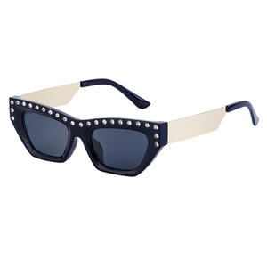 Nuevas gafas de sol de moda con forma de ojo de gato y diamantes de imitación para mujer, montura de PC UV400, gafas de sol de clase 2 ZS 98067 - Product Image 3