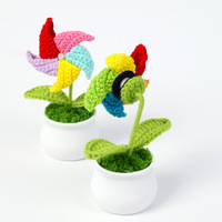 Zarte bunte gehäkelte Wolle gestrickte Blumen verzierung weißer Blumentopf mit Windmühle Blätter perfekte Abschluss geschenk Großhandel