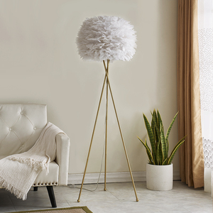 led moderne <span class=keywords><strong>abat</strong></span> <span class=keywords><strong>jour</strong></span> plume matériel d'art de fer <span class=keywords><strong>lampadaire</strong></span> trépied lampe verticale salon maison de - Product Image 2