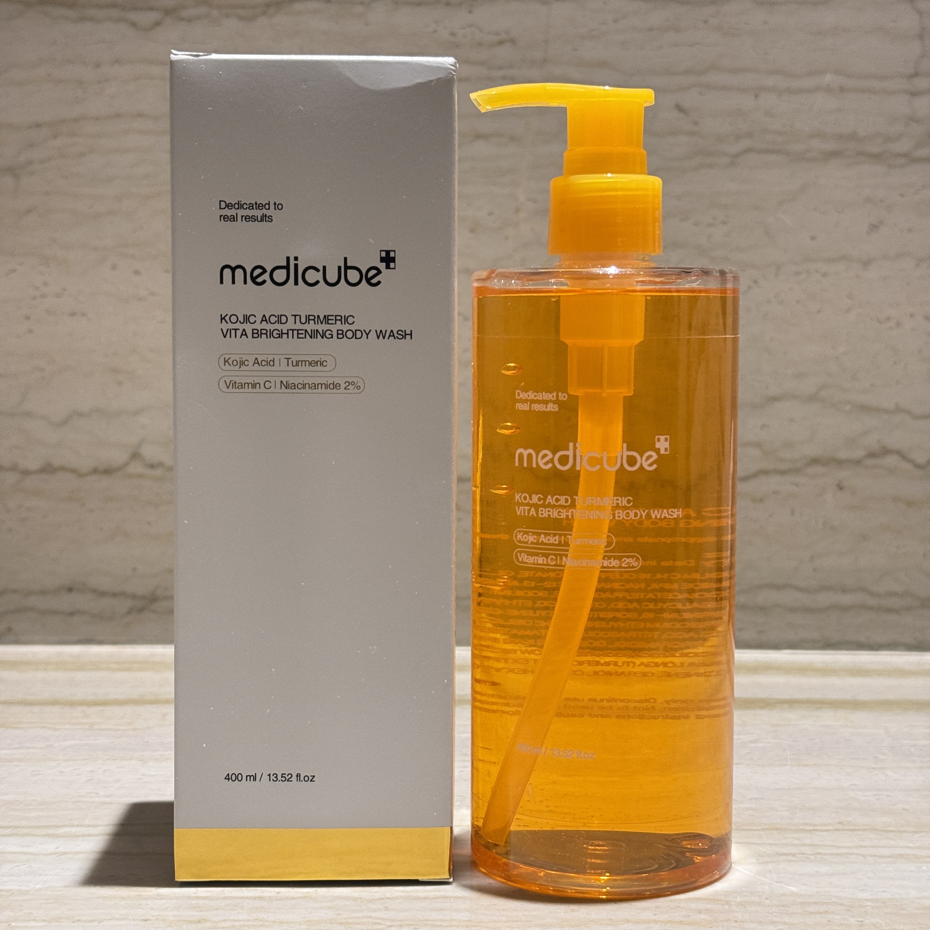 GEL DOUCHE ÉCLAIRCISSANT AU KOJIC ACIDE, CURCUMA ET VITA