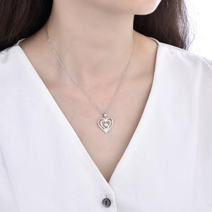 Collier en forme de cœur en zircone micro-incrustée pour maman, cadeau de fête des mères, bijoux, maman tenant son bébé, collier double cœur familial - Product Image 4