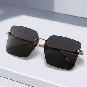 Nuovi Occhiali da Sole Senza Montatura in Metallo Oversize con Protezione UV400 Unisex, Classici e alla Moda, Disponibili in Vari Colori - Product Image 3