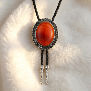 Cravate Bolo Métallique Personnalisée Rétro avec Pendentif en Cuir Peint à la Main et Perle Dorée - Tendance et Élégance Assurées - Product Image 1