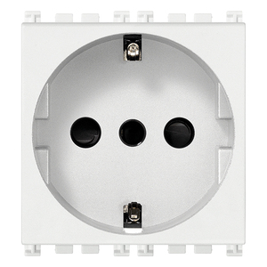 เต้ารับไฟฟ้าสีขาว 2P+T 16A P30 พร้อมขากราวด์ สำหรับติดตั้งบนผนัง - Product Image 1