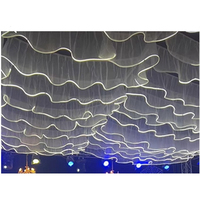 Voile en forme de S BY240033, rideau de plafond blanc avec bande lumineuse LED pour la décoration de plafond de mariage