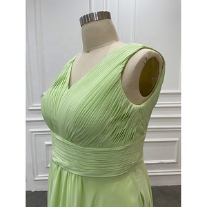 Vente en gros Robes <span class=keywords><strong>vert</strong></span> <span class=keywords><strong>clair</strong></span> de <span class=keywords><strong>demoiselle</strong></span> <span class=keywords><strong>d</strong></span>'<span class=keywords><strong>honneur</strong></span> en mousseline de soie simples plissées grande taille pour femmes - Product Image 5