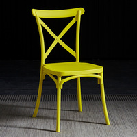 Chaise de salle à manger empilable en plastique PP de luxe moderne personnalisé X Back chaise pour la maison Banquets Hôtels Fêtes Événements de mariage
