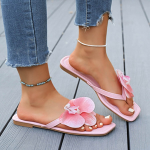 Nouvelles sandales plates tendance pour femmes, été, 1.5132-2.2, à fleurs, style flip-flop, pour l'exportation 4. Clip plat 5. Bas décontractés 6. Sandales - Product Image 5