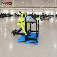 Máquina de Press de Pecho Inclinado con Carga de Discos de Acero y Características de Seguridad para Entrenamiento de Fuerza de Pectorales y Hombros en Gimnasios y Clubes de Fitness