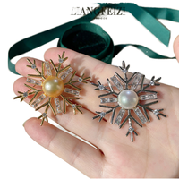 Broche flocon de neige pour fiançailles et mariage, en cuivre et zircon, avec perle d'eau douce naturelle, pour femmes et hommes