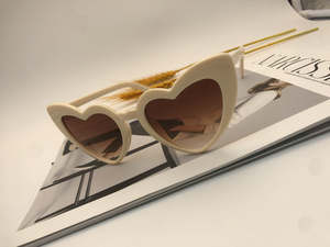 022/Moda de moda para mujer Gafas de sol en forma de amor UV400 PC <span class=keywords><strong>Lentes</strong></span> de vidrio Marco de PC de alta calidad Diseño de corazón <span class=keywords><strong>con</strong></span> sonido tembloroso - Product Image 6