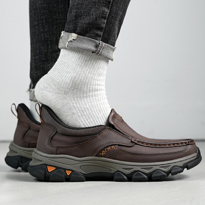 Mocassins rétro en cuir PU pour hommes, chaussures décontractées à enfiler, semelle en caoutchouc, doublure en peluche, motif uni, broderie du logo - Product Image 4