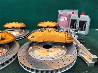 Kit de Freinage Haute Performance pour Mercedes CLS - Amélioration AMG avec Étriers 6 Pistons Avant et 4 Pistons Arrière, Disques Perforés 390x36mm (Référence OE A0004213000)