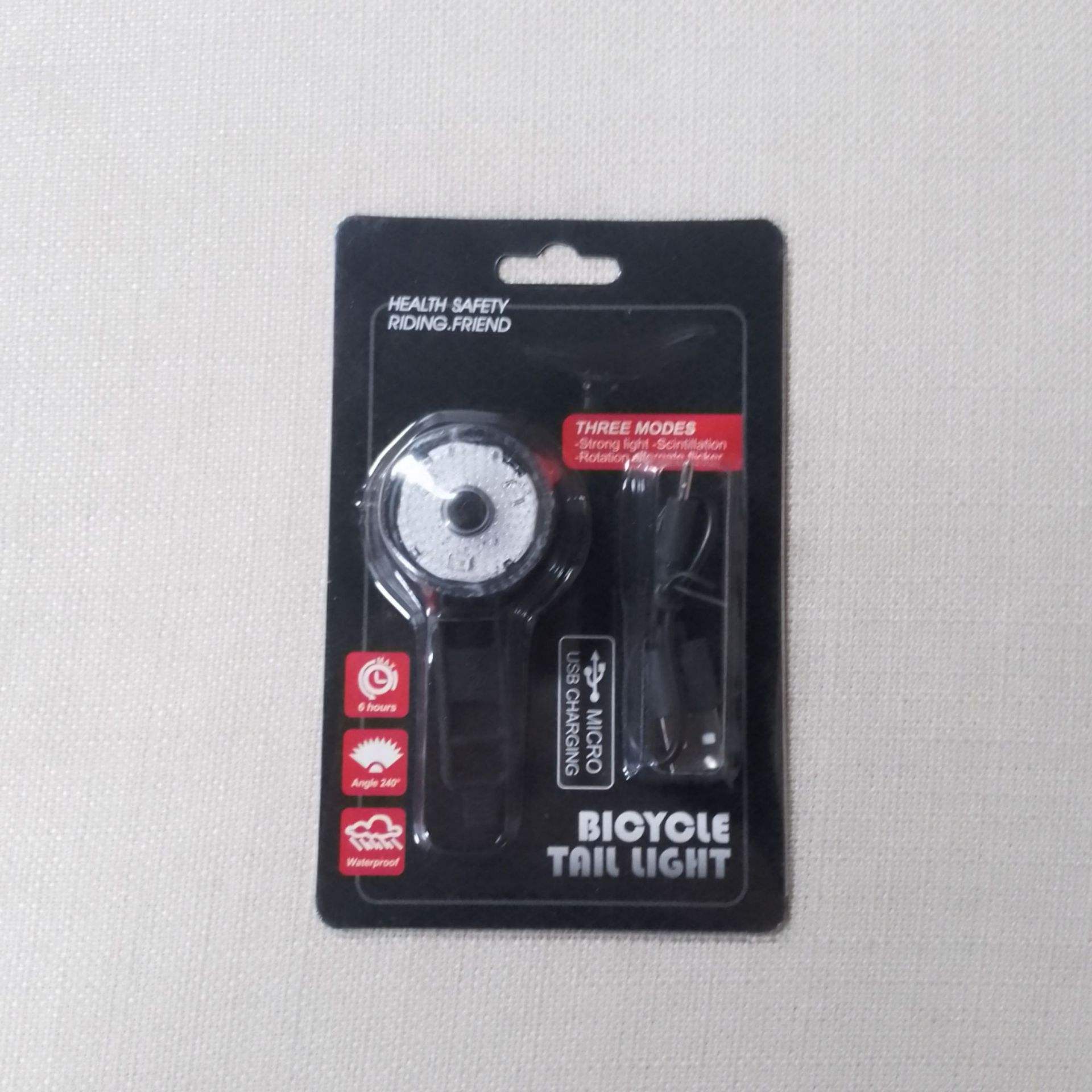 Concha blanca con luz de colores.