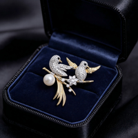 Broche en laiton plaqué zircon cubique étincelant, motif oiseau porte-bonheur élégant, petite taille, pour femme, idéale pour les fêtes et le quotidien, cadeau de luxe, collection 2026