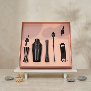 Coffret cadeau de shaker à cocktails et d'accessoires de bar dans une boîte cadeau avec guide de recettes, kit de bar noir mat, boîte noire - Product Image 1
