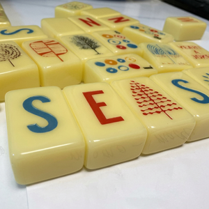 Fichas de Mahjong de Acrílico con Grabado Profundo y Patas Metálicas Plegables |   Diseño de SEASONS |   Lanzamiento Oficial de MJLA |   4 Jugadores |   Envío Rápido - Product Image 1