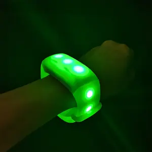 2024 nuevos productos Pulsera de 11 LED para decoración de fiesta de concierto brillante Pulsera LED con control remoto Pulsera