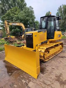 Bulldozer sur chenilles Caterpillar D5K d'occasion, 10 tonnes, petit bulldozer avec moteur CAT C4.4 pour la construction routière et le nivellement des terres - Product Image 2
