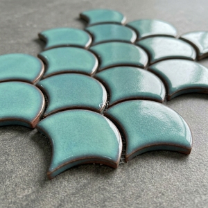 Carreaux de mosaïque de natation en porcelaine en forme d'éventail en écailles de poisson bon marché pour piscines - Product Image 2