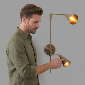 Applique murale moderne en laiton au design géométrique, luminaire d'intérieur pour salon et décoration intérieure - Product Image 1
