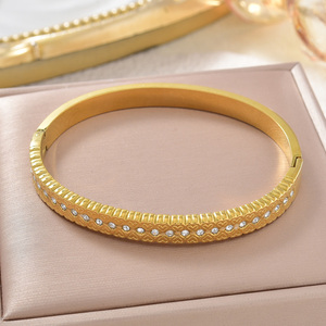 กำไลข้อมือรูปหัวใจแกะสลักอย่างประณีต ขายส่งจำนวนมาก ทอง 18k ประดับเพชรซิร์คอนเรียงราย ระยิบระยับ ทนทาน สวยงาม หรูหรา - Product Image 1