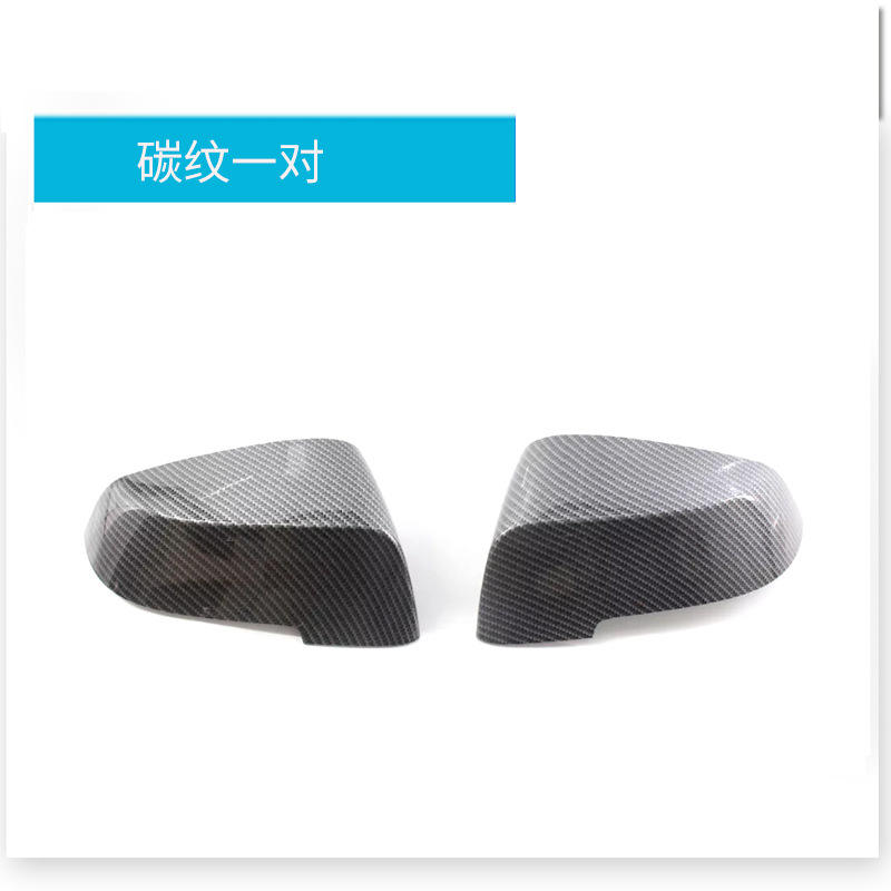 Une paire de motifs carbone