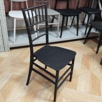 Foshan Usine Vendre Le Moins Cher Prix Chaise Chivari En Plastique PP Noir