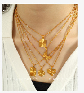2025 moda lujo redondo en forma de corazón mariposa collar minimalista 18K chapado en oro COLLAR COLGANTE de acero inoxidable - Product Image 5